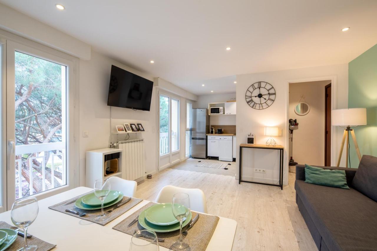 Meuble 2 Etoiles, Wifi, A 2 Pas Des Plages Fréjus Exterior photo
